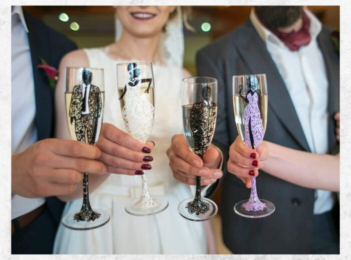 handpainted wedding glasses with silhouetts and elegant lace