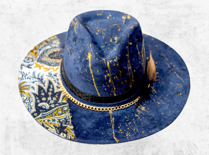 Blue golden unisex hat with gold chain and blaxk gold feather