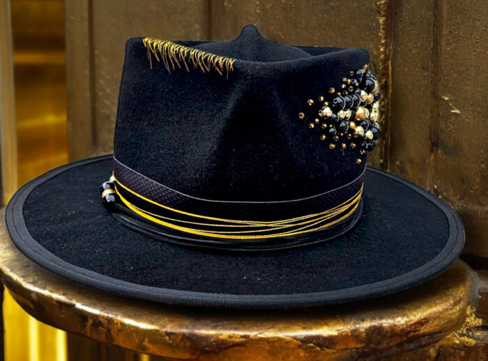 Felt black elegant hat with gold and blck beans