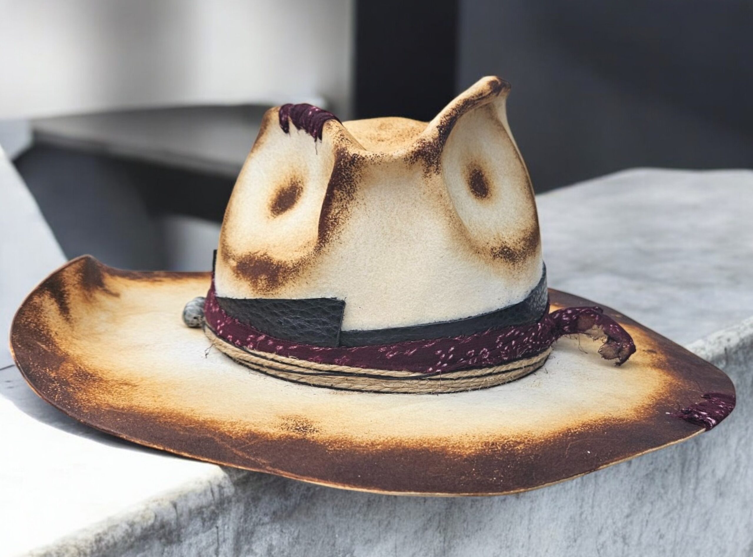 Felt hat burnt with special crown and brim