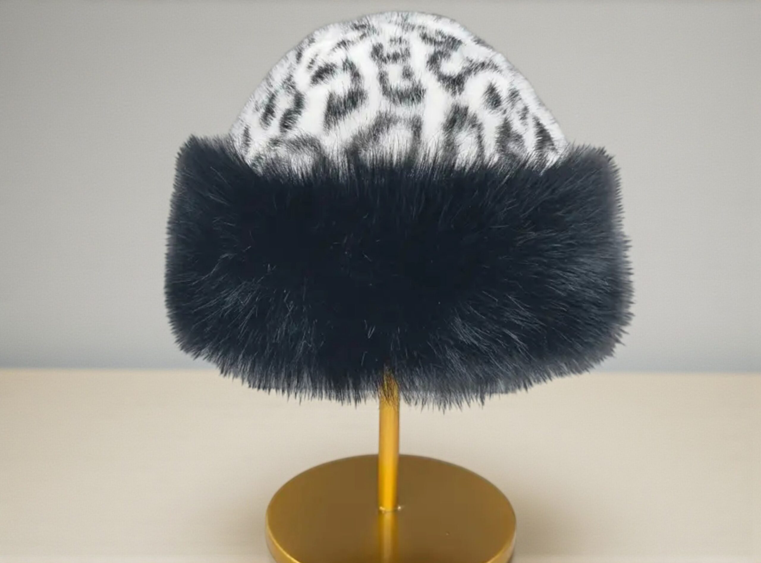 Cozy Leopard Fur Hat white - Image 9